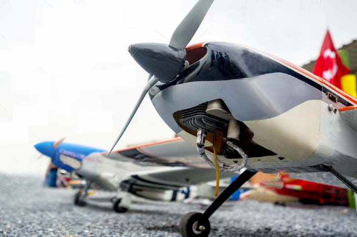 How to use the RC airplane battery correctly